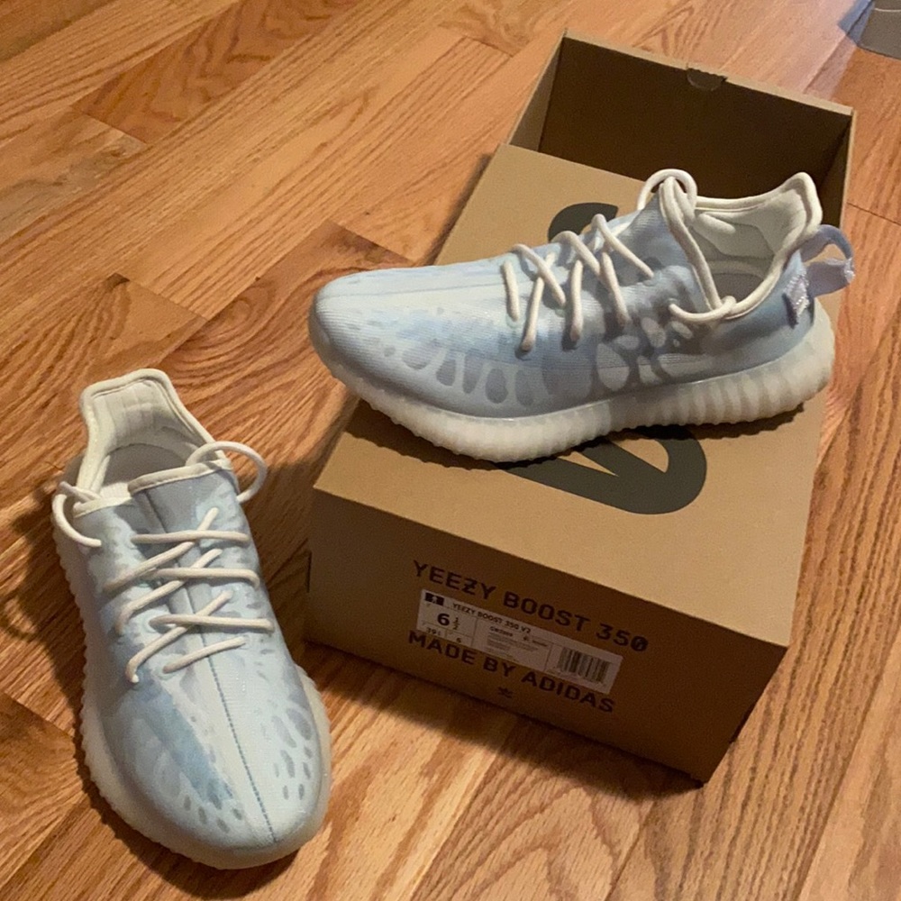 Yeezy Boost 350 V2